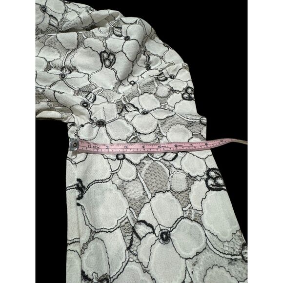 Lane Bryant 2021 Black & WHite Lace Floral Blouse, SIZE 16 - Picture 7 of 9